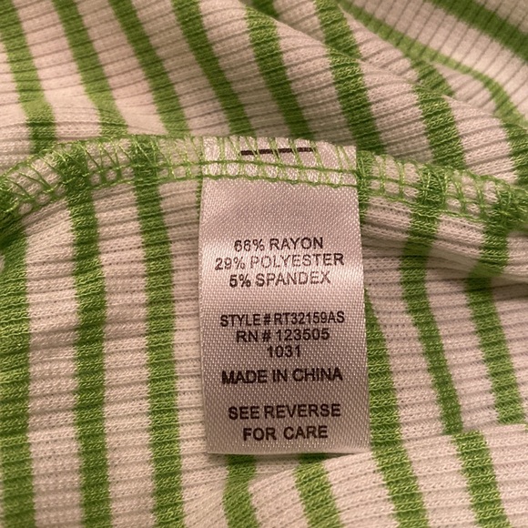 Heart Hips Short Sleeve Crop Top - Picture 4 of 6